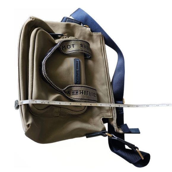 Tommy Hilfiger Cream and Blue Crossbody Bag with Modern Design - Picture 8 of 11